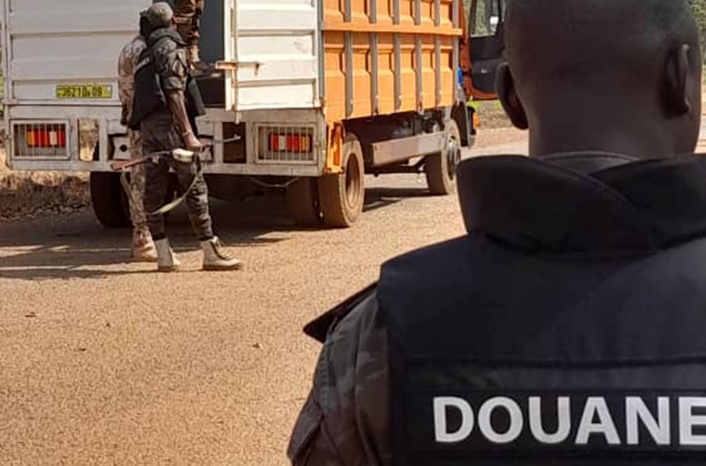 Frontline officers carried out checks at smuggling hotspots: airports, seaports, and land borders (photo: Burkina Faso).